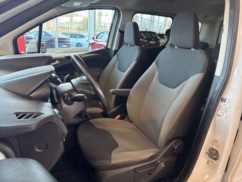 Ford Tourneo Courier vaihtoauto