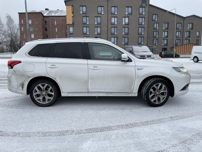 Mitsubishi Outlander PHEV vaihtoauto