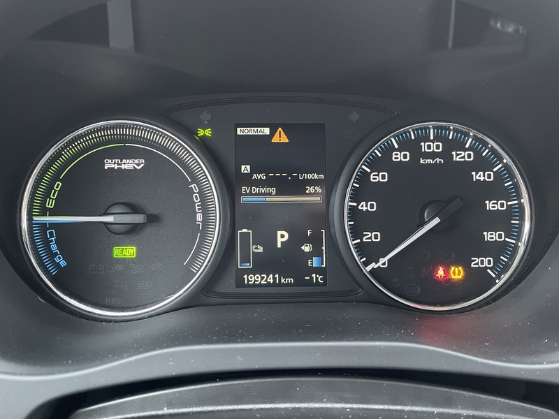 Mitsubishi Outlander PHEV vaihtoauto