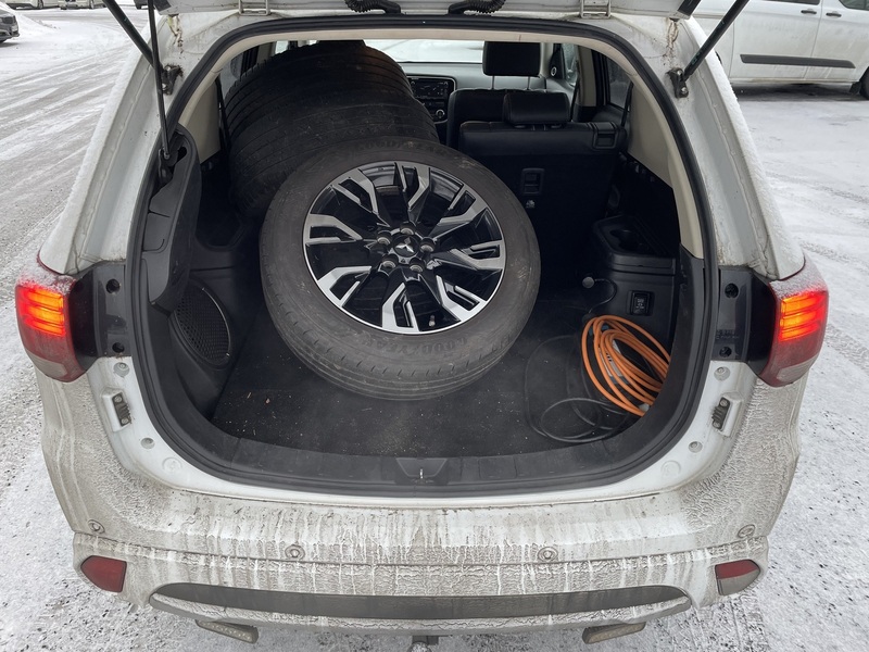 Mitsubishi Outlander PHEV vaihtoauto