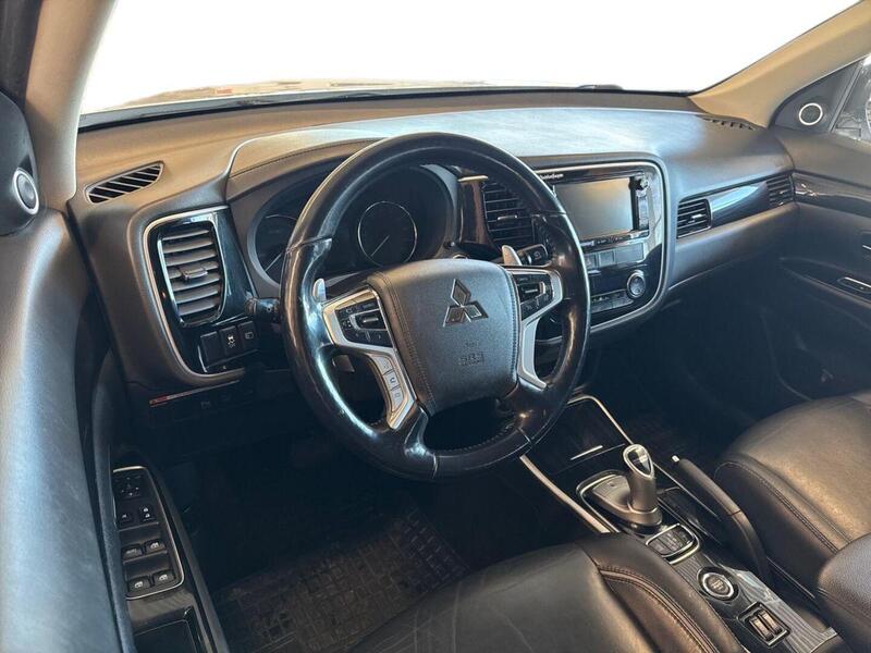 Mitsubishi Outlander PHEV vaihtoauto