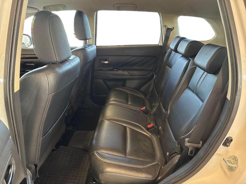 Mitsubishi Outlander PHEV vaihtoauto