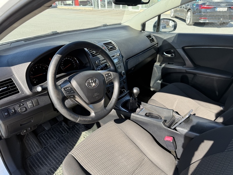 Toyota Avensis vaihtoauto