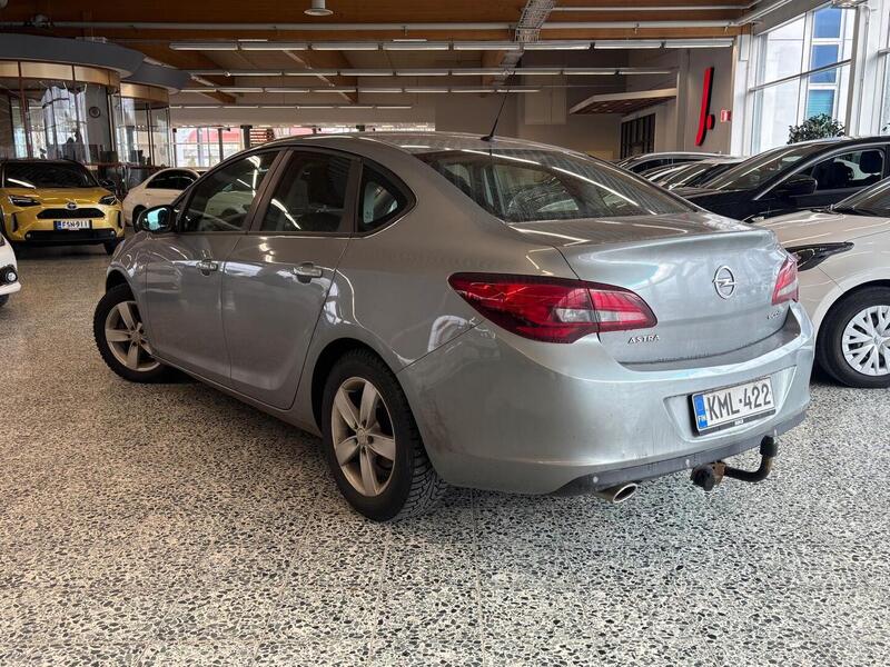 Opel Astra vaihtoauto