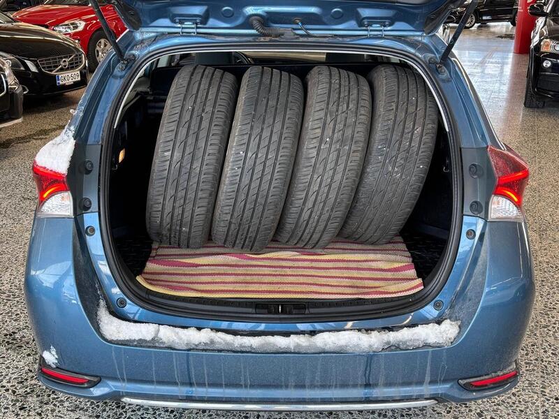 Toyota Auris vaihtoauto