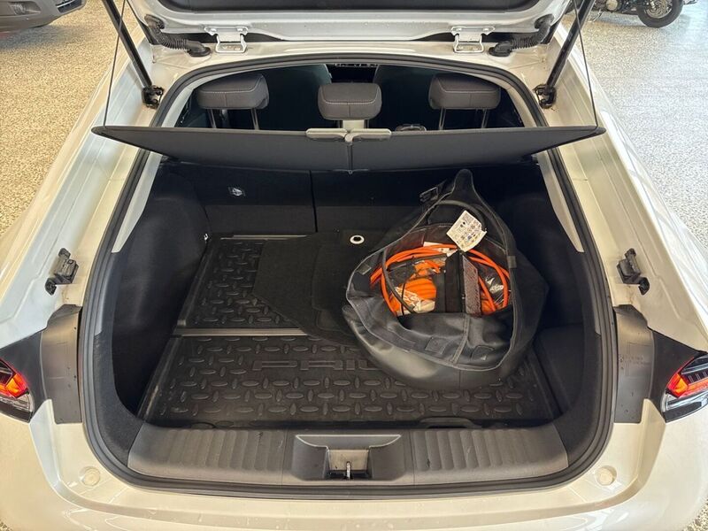 Toyota Prius Plug-in vaihtoauto