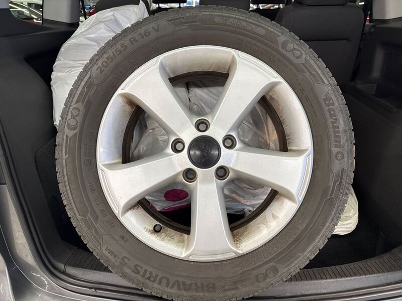 Volkswagen Touran vaihtoauto