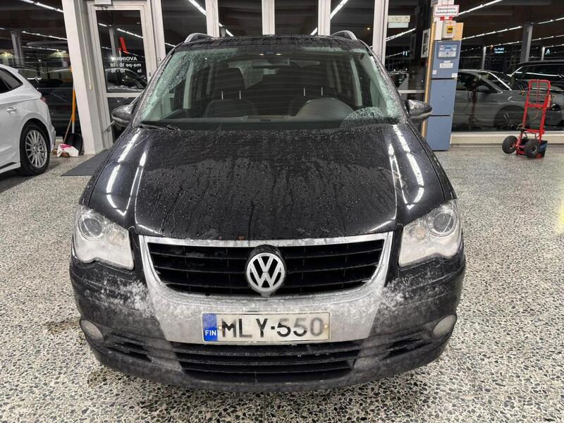 Volkswagen Touran vaihtoauto
