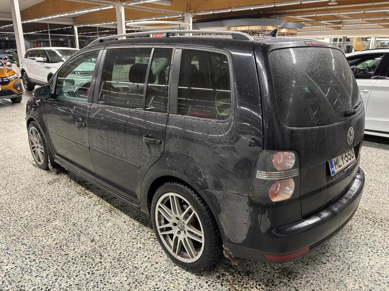 Volkswagen Touran vaihtoauto