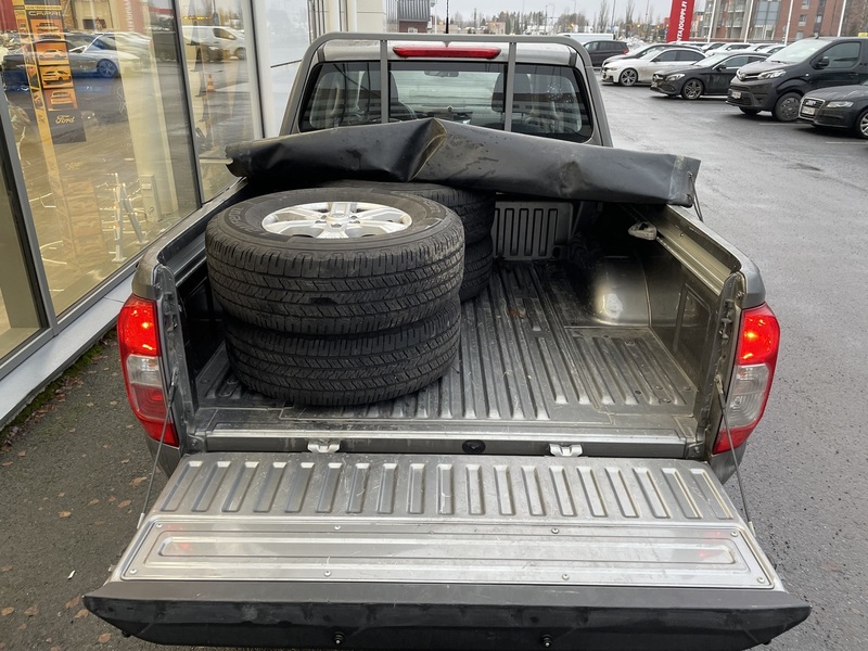 Nissan Navara vaihtoauto