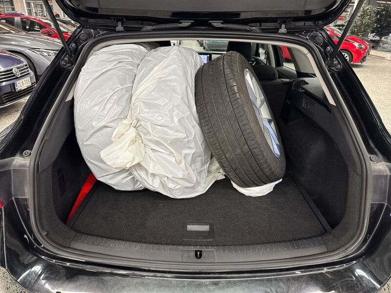 SEAT Leon Sportstourer vaihtoauto