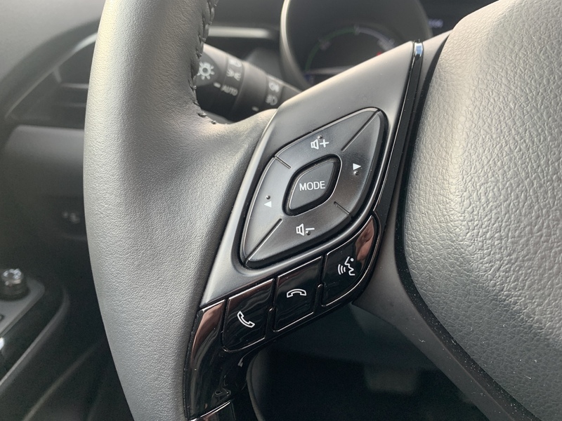 Toyota C-HR vaihtoauto