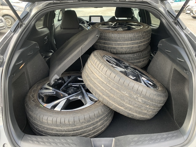 Toyota C-HR vaihtoauto