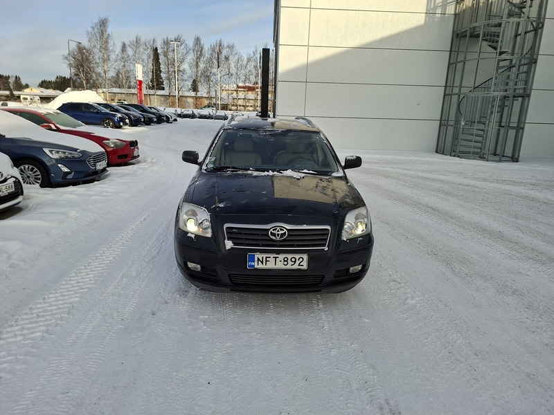 Toyota Avensis vaihtoauto