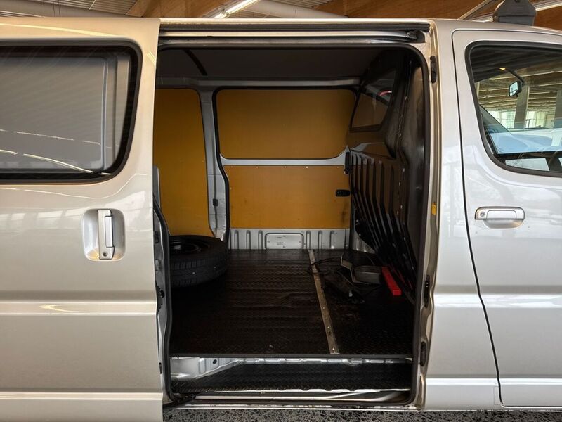 Toyota Hiace vaihtoauto