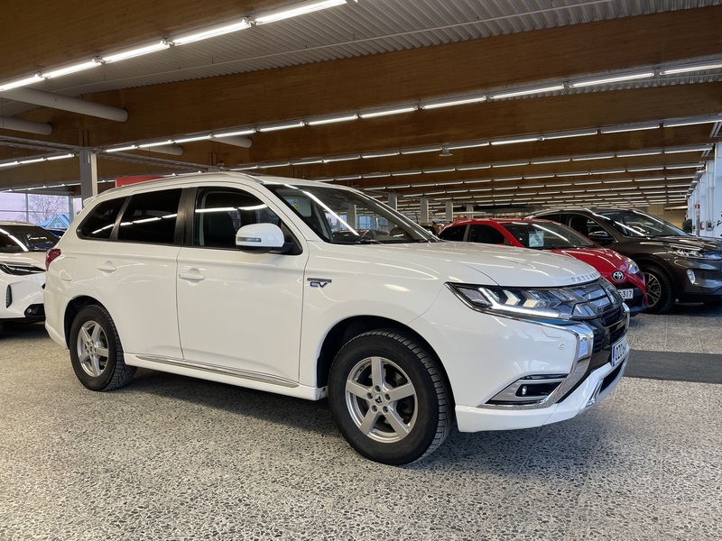 Mitsubishi Outlander PHEV vaihtoauto