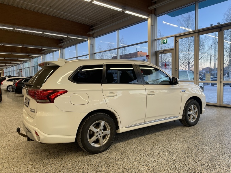 Mitsubishi Outlander PHEV vaihtoauto