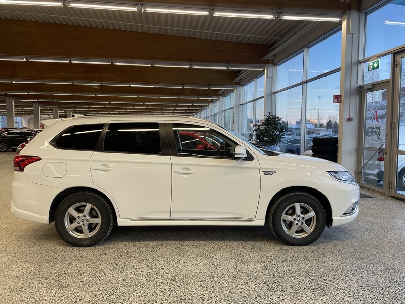 Mitsubishi Outlander PHEV vaihtoauto