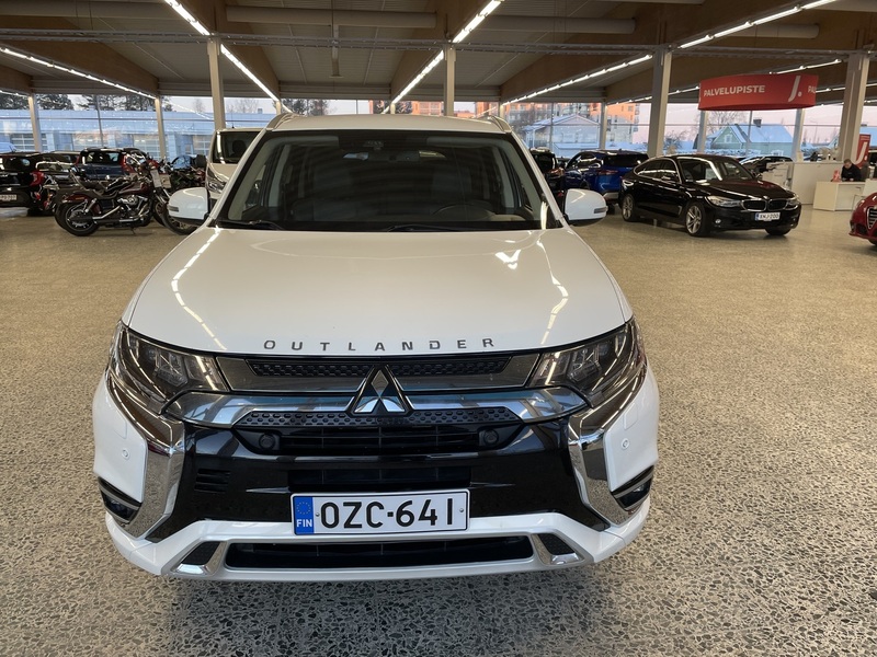 Mitsubishi Outlander PHEV vaihtoauto