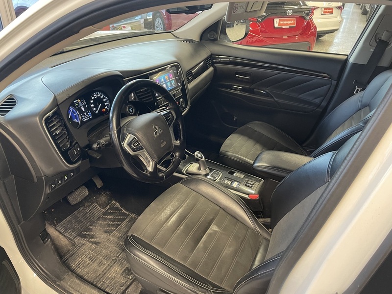 Mitsubishi Outlander PHEV vaihtoauto
