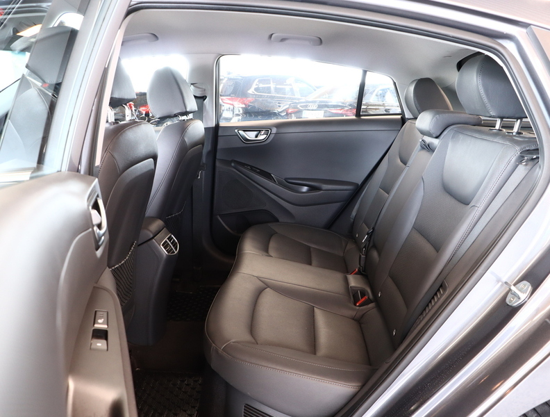 Hyundai IONIQ plug-in vaihtoauto