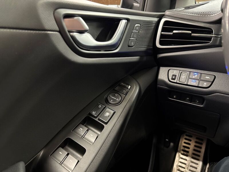 Hyundai IONIQ plug-in vaihtoauto