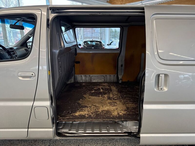 Toyota Hiace vaihtoauto