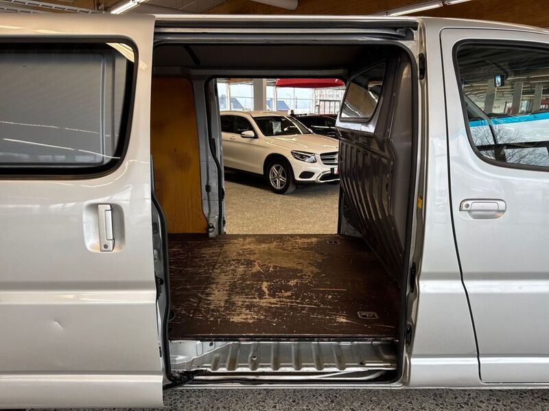 Toyota Hiace vaihtoauto