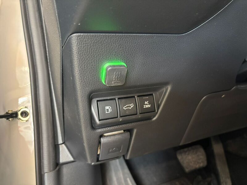 Toyota Prius Plug-in vaihtoauto