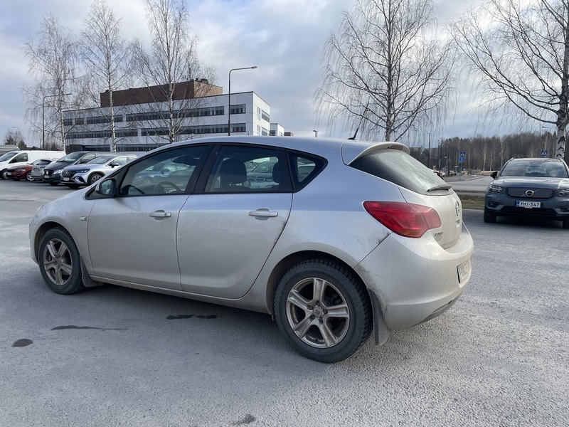 Opel Astra vaihtoauto