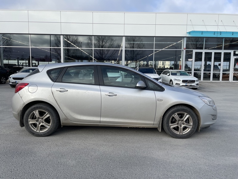 Opel Astra vaihtoauto