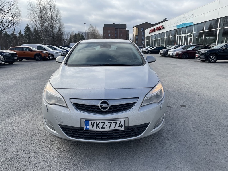 Opel Astra vaihtoauto
