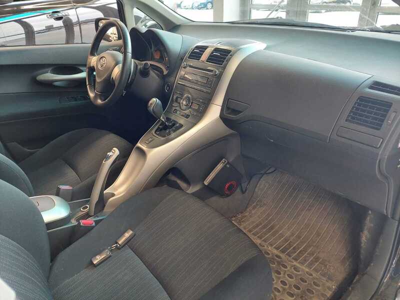 Toyota Auris vaihtoauto