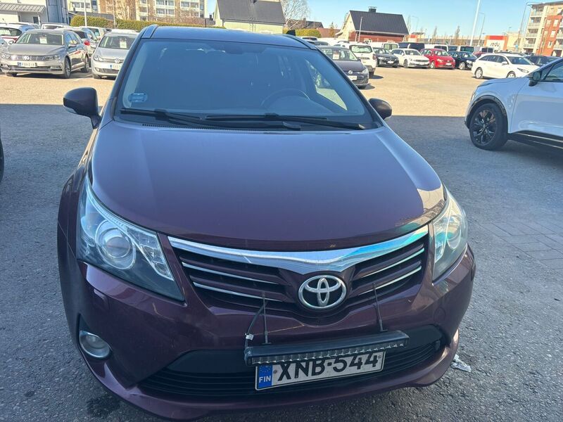 Toyota Avensis vaihtoauto
