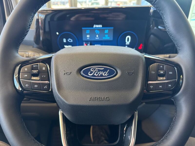 Ford Tourneo Custom vaihtoauto