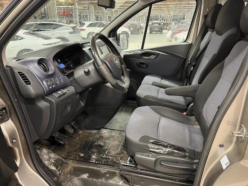 Opel Vivaro vaihtoauto