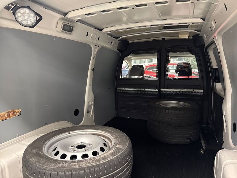 Volkswagen Caddy Maxi vaihtoauto