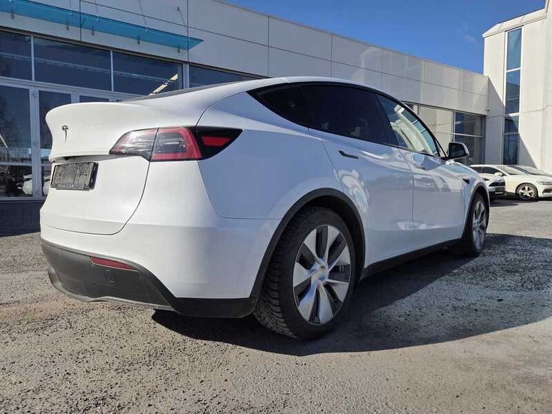 Tesla Model Y vaihtoauto