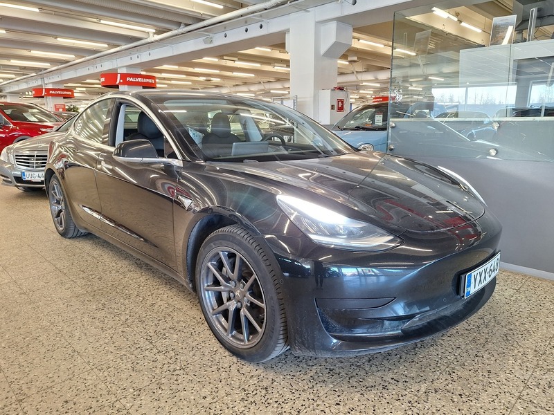 Tesla Model 3 vaihtoauto