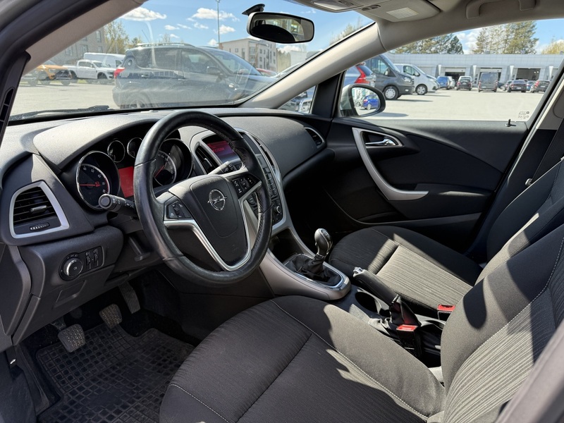 Opel Astra vaihtoauto