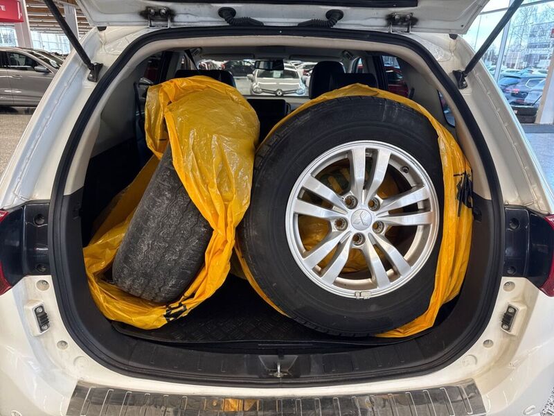 Mitsubishi Outlander PHEV vaihtoauto