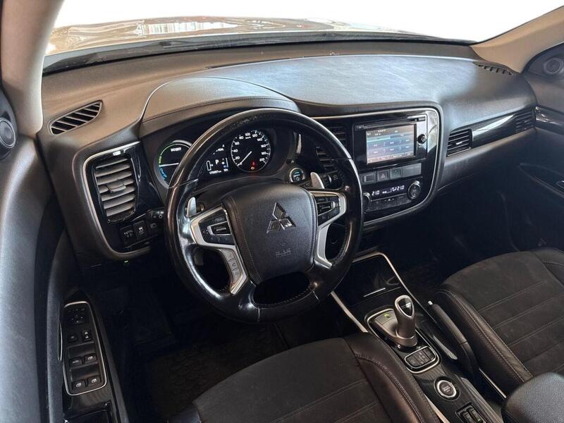Mitsubishi Outlander PHEV vaihtoauto