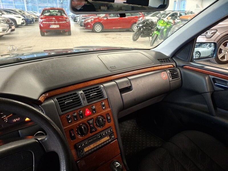 Mercedes-Benz E vaihtoauto