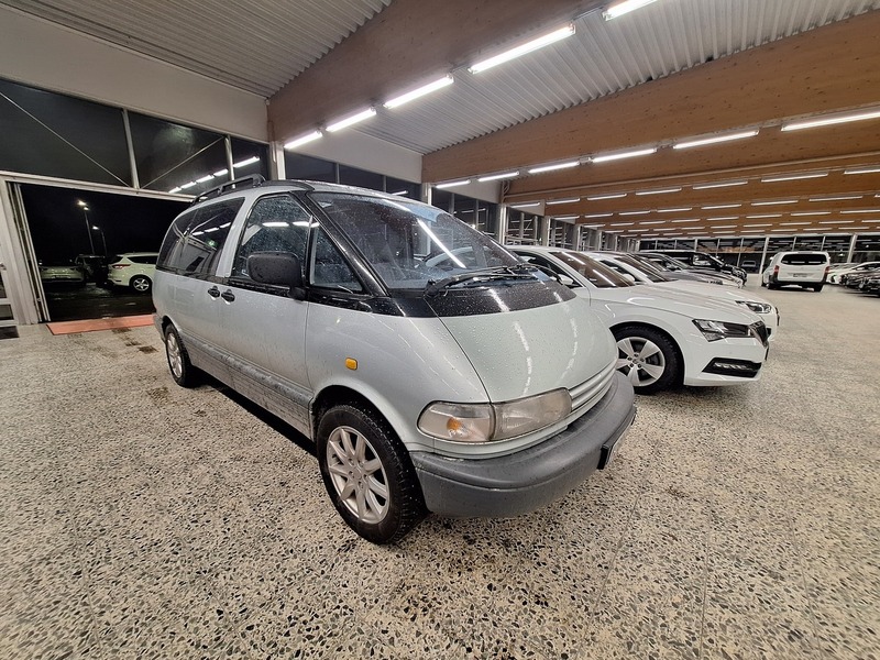Toyota Previa vaihtoauto
