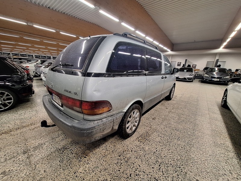 Toyota Previa vaihtoauto