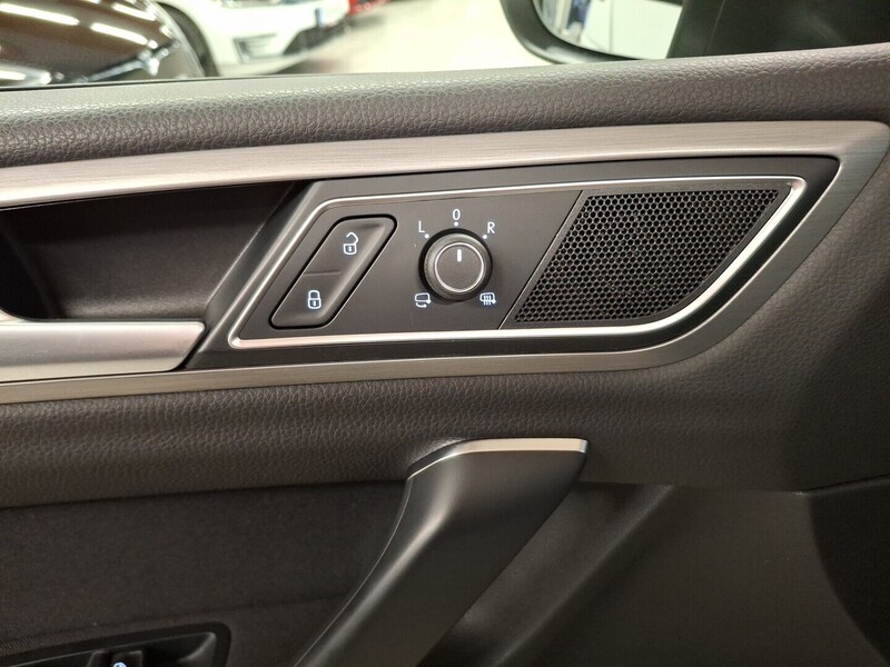 Volkswagen Golf Sportsvan vaihtoauto