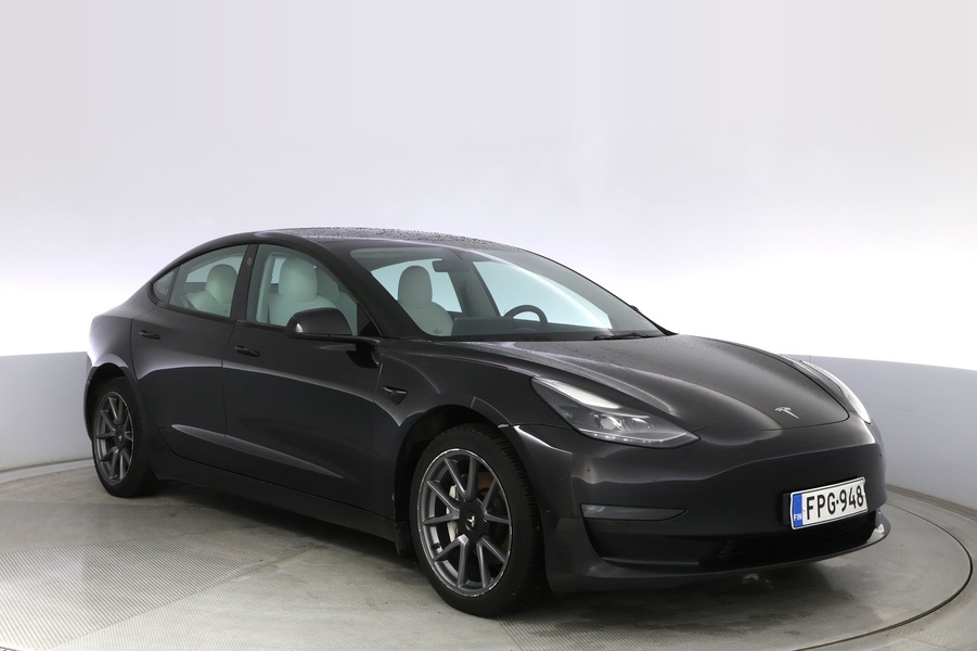 Tesla Model 3 vaihtoauto