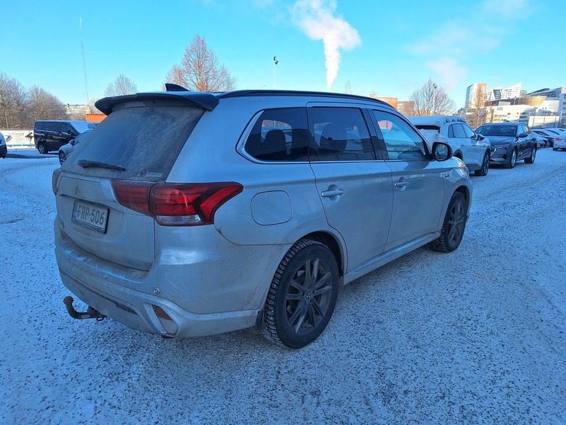 Mitsubishi Outlander PHEV vaihtoauto