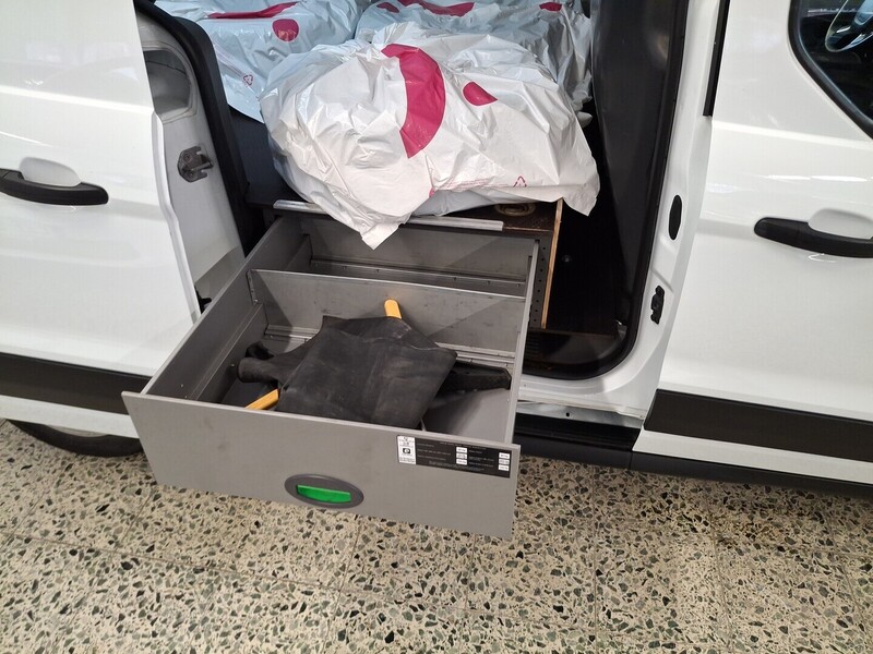 Ford Transit Connect vaihtoauto