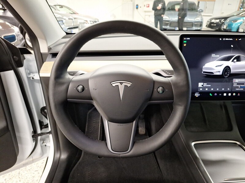 Tesla Model Y vaihtoauto